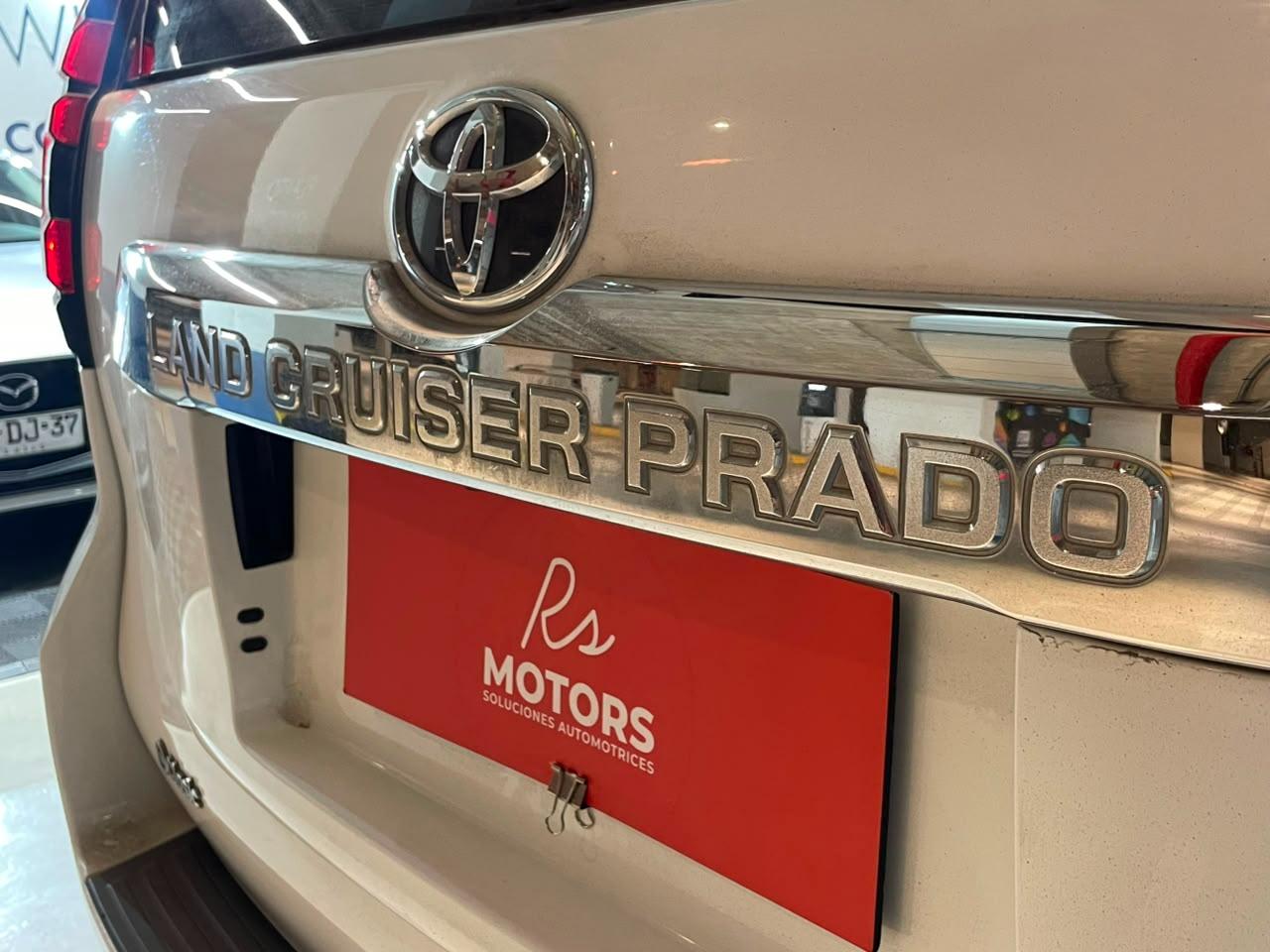 Toyota Land Cruiser Prado — foto 7 de 24