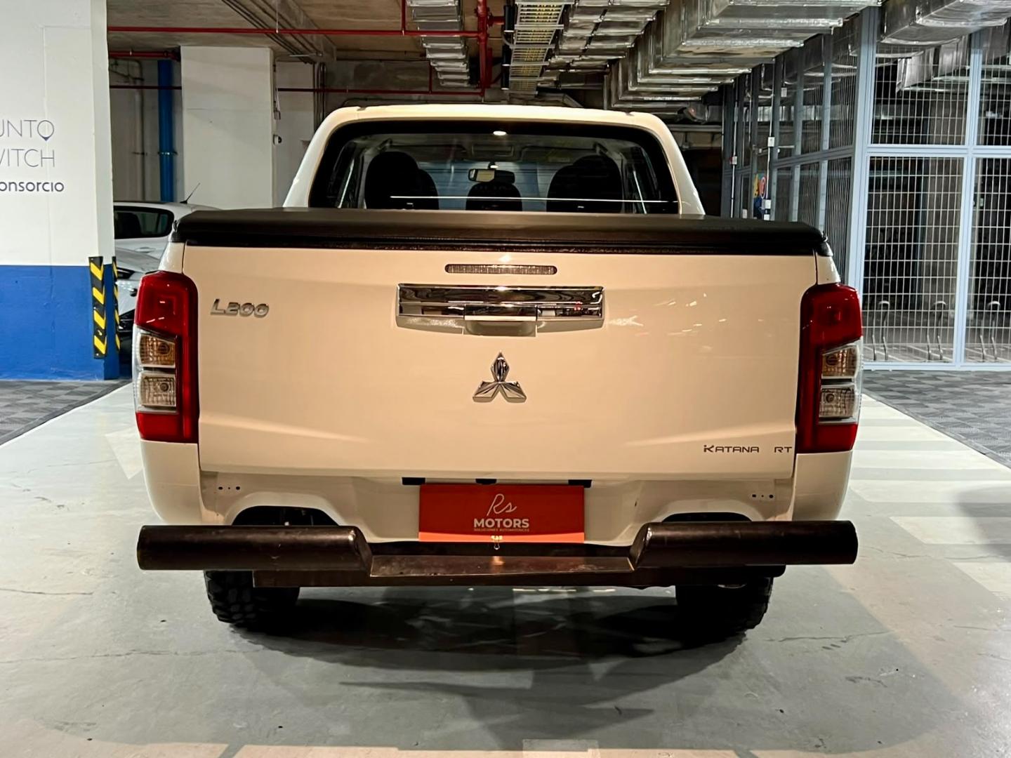 Mitsubishi L200 — foto 5 de 21