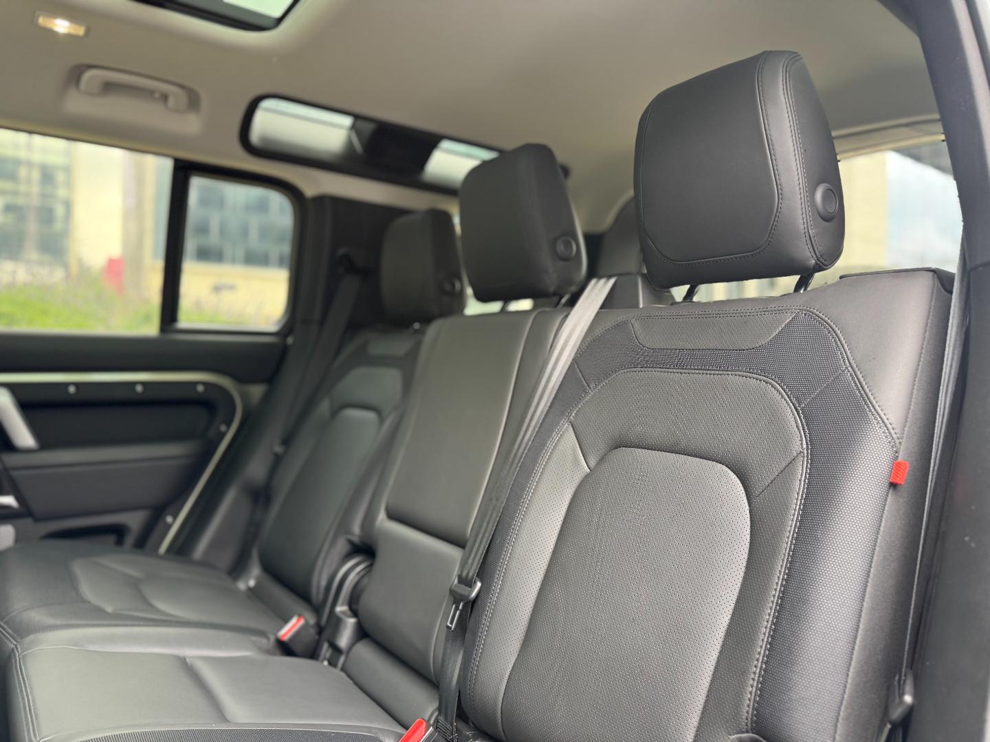 Land Rover Defender — foto 12 de 19