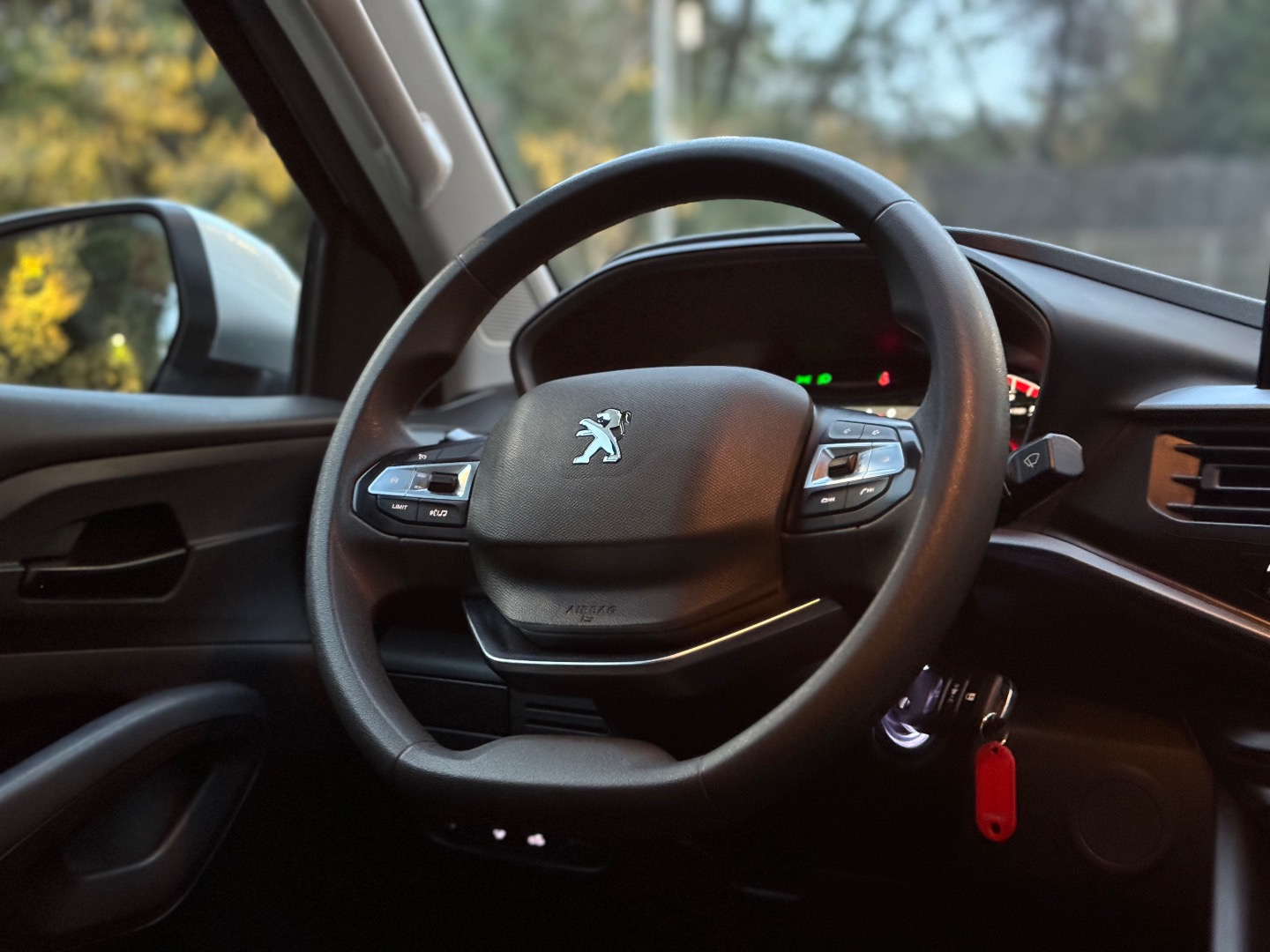 Peugeot Landtrek Active Bluehdi 180 — foto 10 de 18