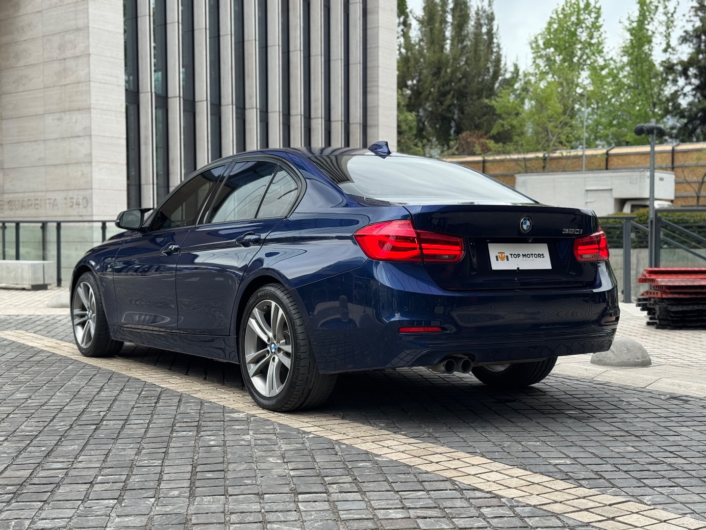BMW 320I — foto 6 de 17