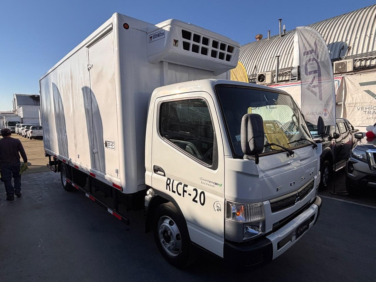 Mitsubishi Canter — foto 3 de 8