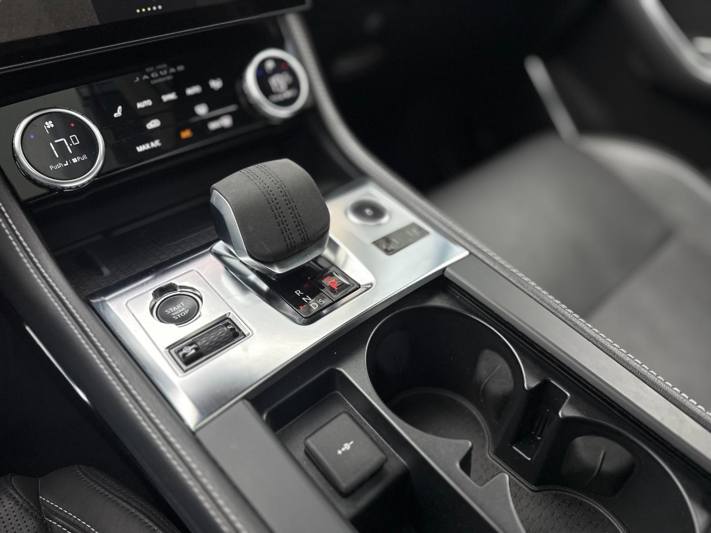 Jaguar F-Pace — foto 13 de 21