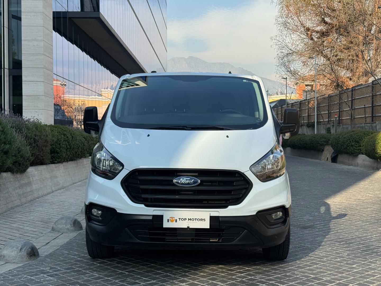 Ford Transit — foto 2 de 13