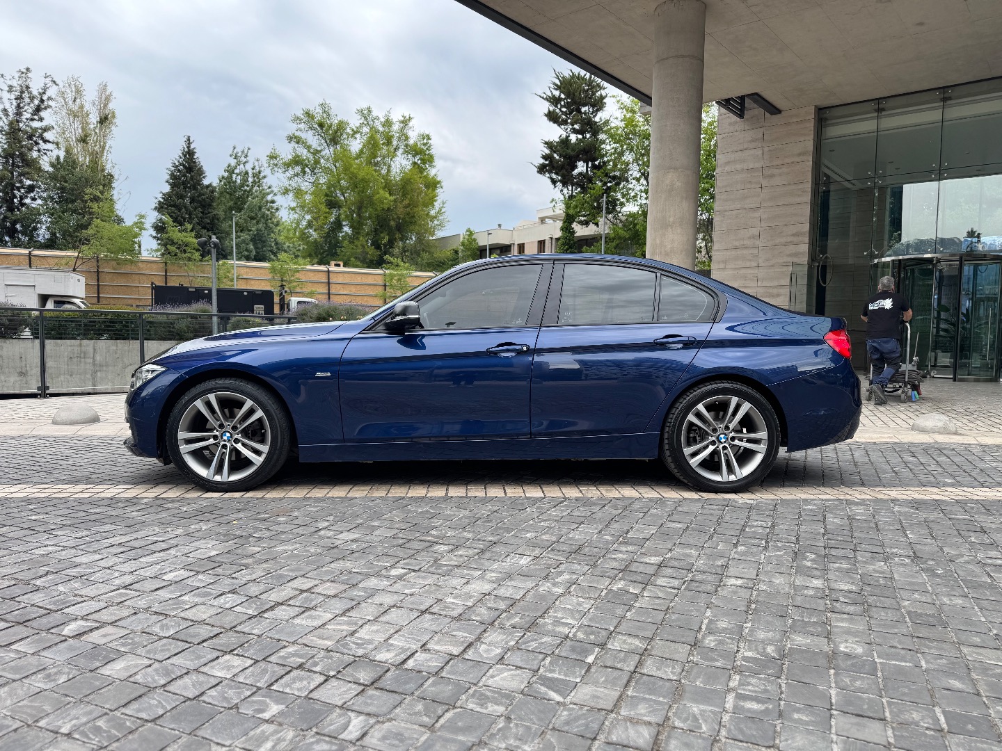 BMW 320I — foto 7 de 17