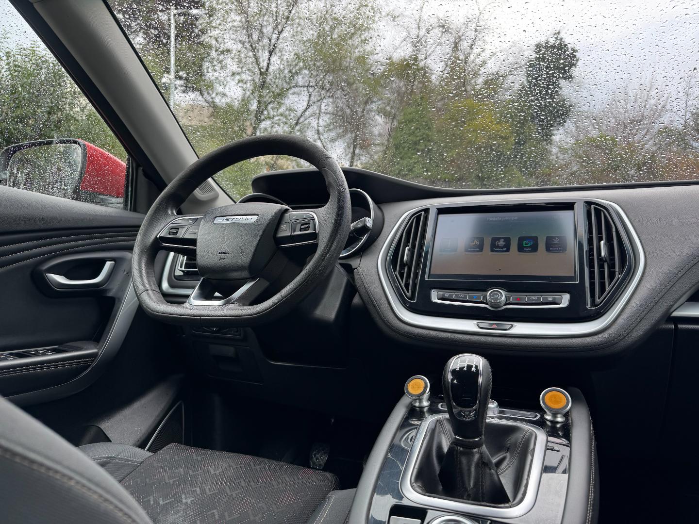 Jetour X70 — foto 13 de 19