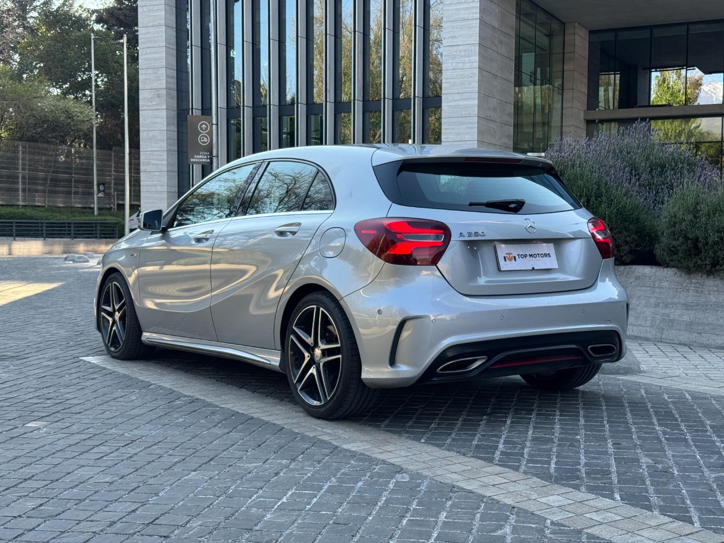 Mercedes-Benz A250 — foto 6 de 19