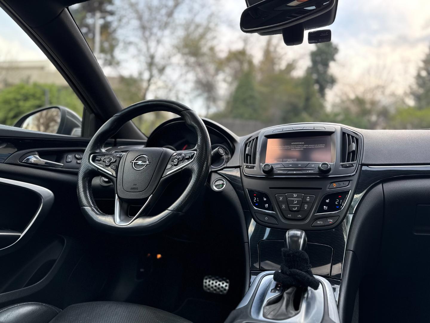 Opel Insignia — foto 11 de 17