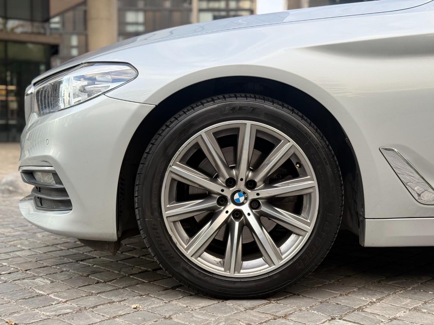 BMW 520I — foto 8 de 19