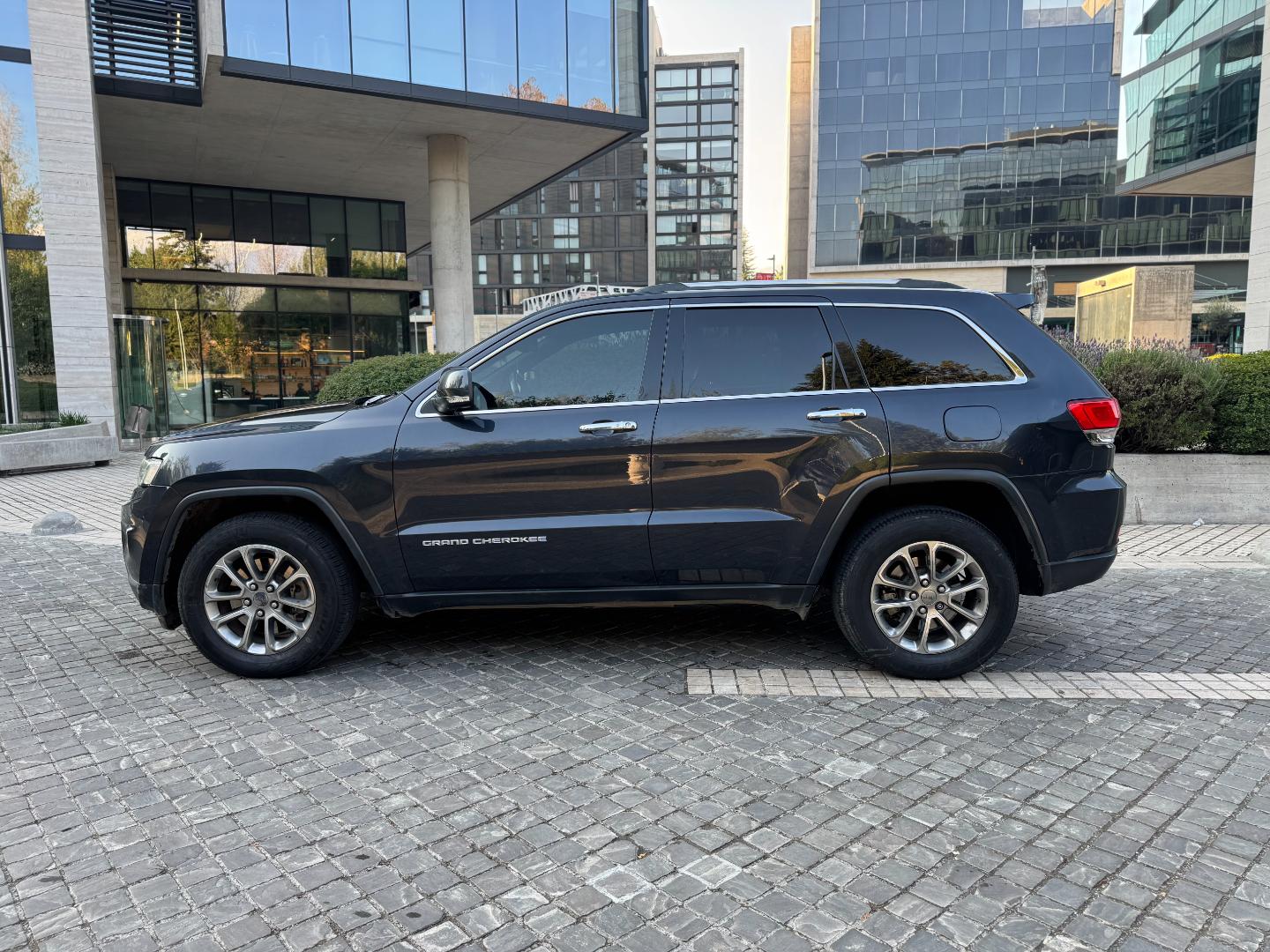 Jeep Grand Cherokee — foto 7 de 19