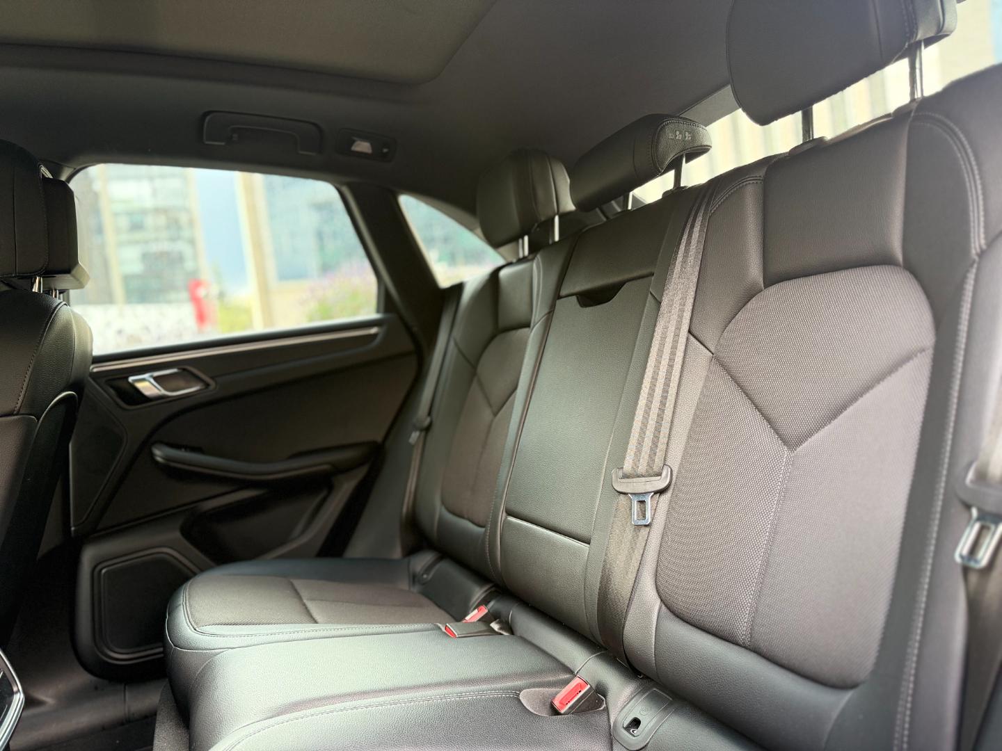Porsche Macan — foto 17 de 19