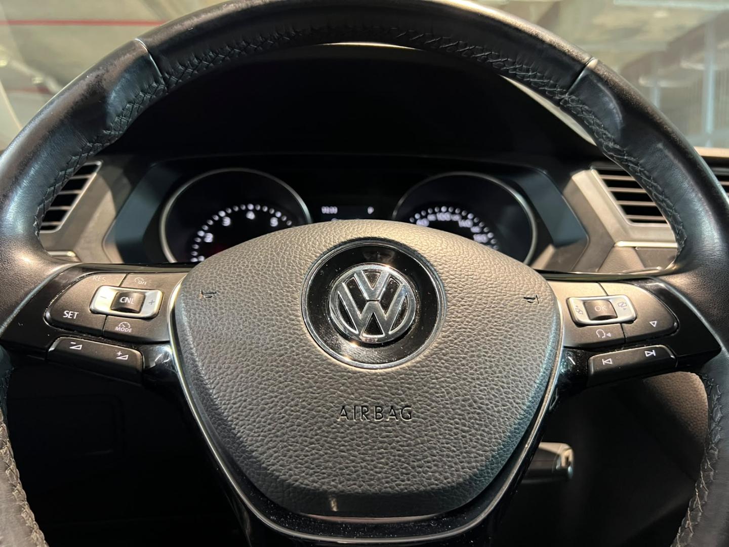 Volkswagen Tiguan — foto 11 de 22