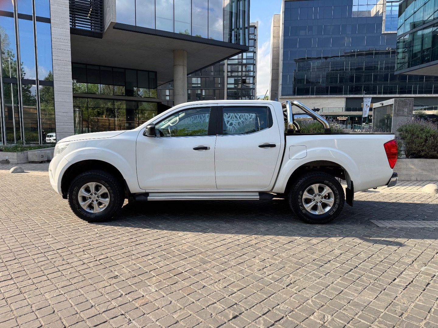 Nissan Np300 — foto 7 de 18