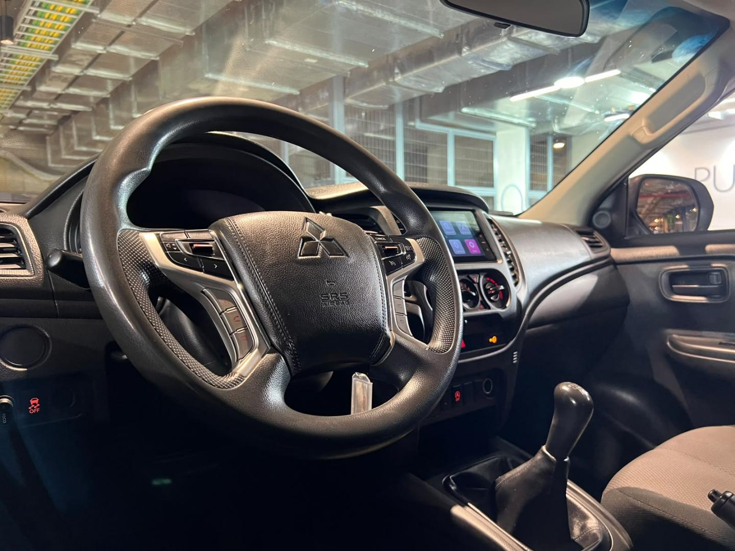 Mitsubishi L200 — foto 12 de 21