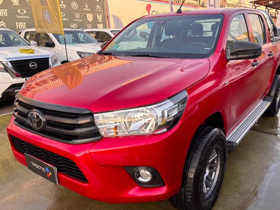 Toyota HILUX 2023 (1/10)