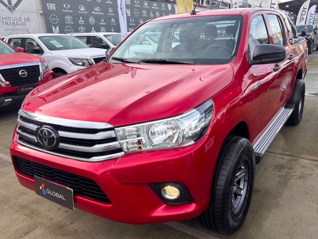 Toyota HILUX 2023 (1/10)