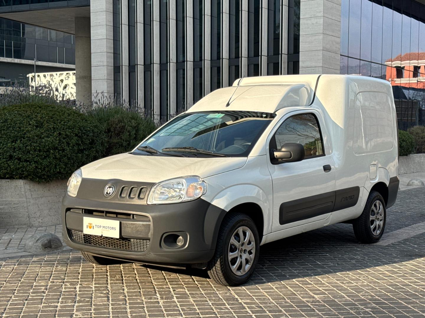RAM VAN 700 RAPID 2022 (1/14)