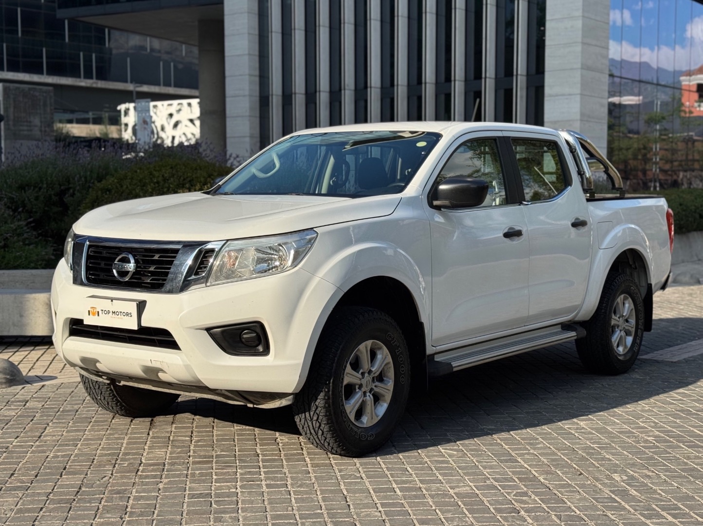 Nissan Np300