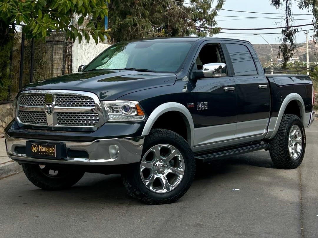 Dodge RAM 1500 LARAMIE 5.7 HEMI V8 🇺🇸 2018 (1/10)