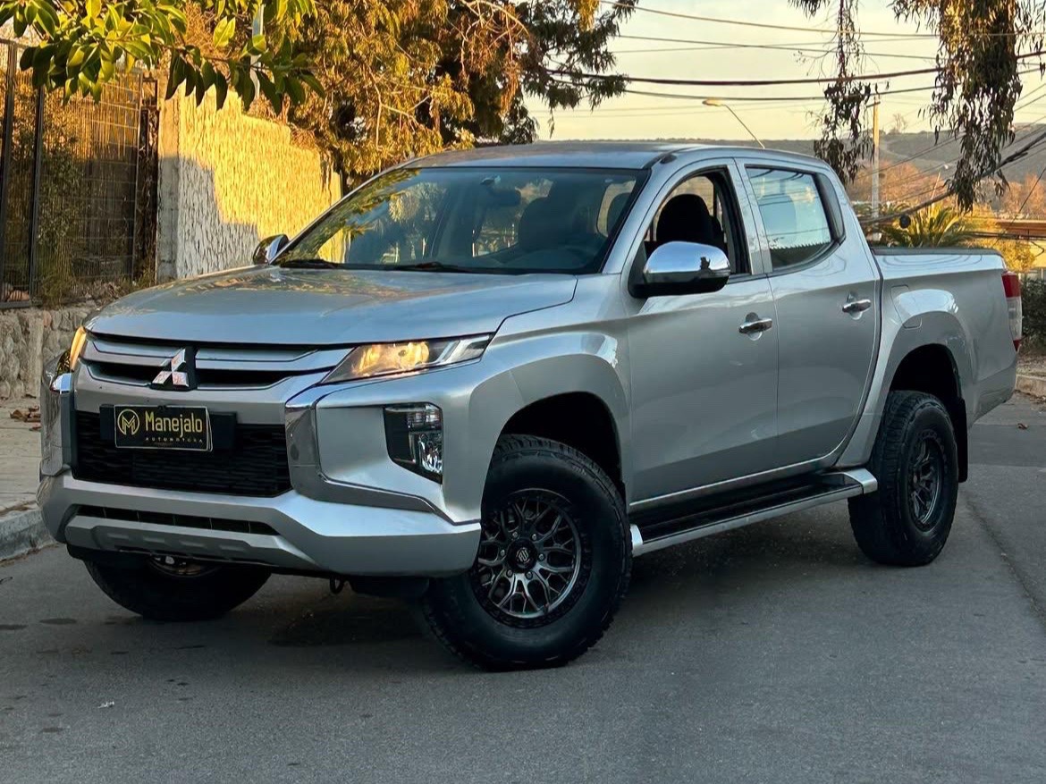 Mitsubishi L200 KATANA 4X4 🇯🇵 2022 (1/10)